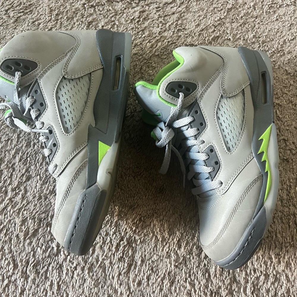 Jordan’s sneakers - youth (big kids) size 6